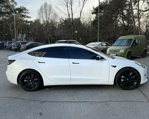 Білий Тесла Модель 3, об'ємом двигуна 0 л та пробігом 195 тис. км за 16000 $, фото 1 на Automoto.ua