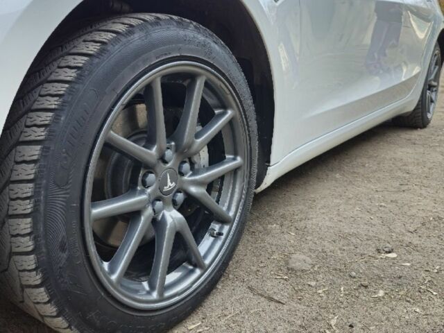 Білий Тесла Модель 3, об'ємом двигуна 0 л та пробігом 160 тис. км за 17000 $, фото 7 на Automoto.ua