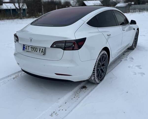 Белый Тесла Модель 3, объемом двигателя 0 л и пробегом 108 тыс. км за 23000 $, фото 4 на Automoto.ua