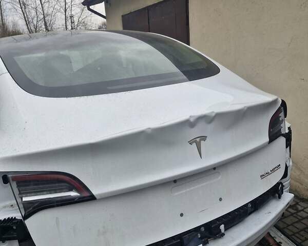 Белый Тесла Модель 3, объемом двигателя 0 л и пробегом 74 тыс. км за 15600 $, фото 15 на Automoto.ua
