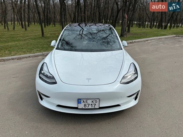 Белый Тесла Модель 3, объемом двигателя 0 л и пробегом 67 тыс. км за 18000 $, фото 1 на Automoto.ua