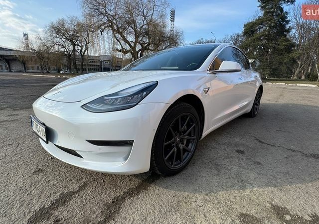 Білий Тесла Модель 3, об'ємом двигуна 0 л та пробігом 136 тис. км за 15950 $, фото 2 на Automoto.ua