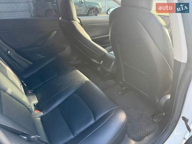 Белый Тесла Модель 3, объемом двигателя 0 л и пробегом 94 тыс. км за 15400 $, фото 8 на Automoto.ua