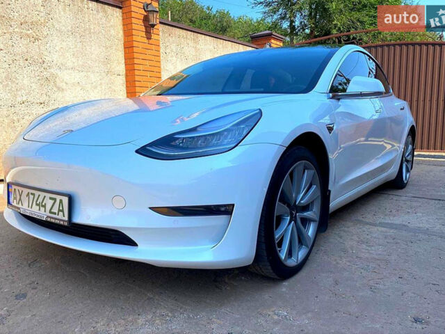 Білий Тесла Модель 3, об'ємом двигуна 0.08 л та пробігом 89 тис. км за 18700 $, фото 1 на Automoto.ua