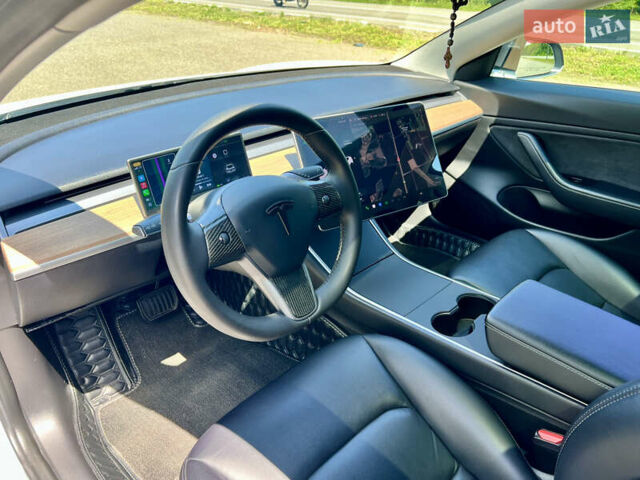 Тесла Модель 3 2018 у Александрие на Automoto.ua Білий Тесла Модель 3, об'ємом двигуна 0 л та пробігом 160 тис. км за 18600 $, фото 10 на Automoto.ua