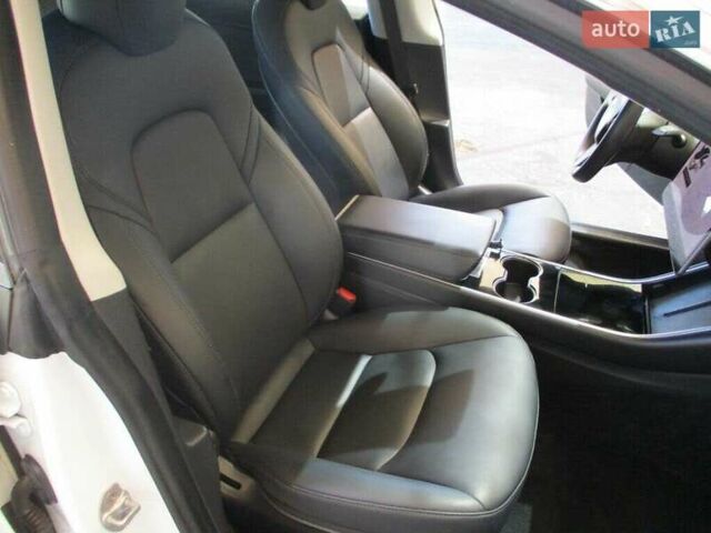 Белый Тесла Модель 3, объемом двигателя 0 л и пробегом 53 тыс. км за 6700 $, фото 14 на Automoto.ua