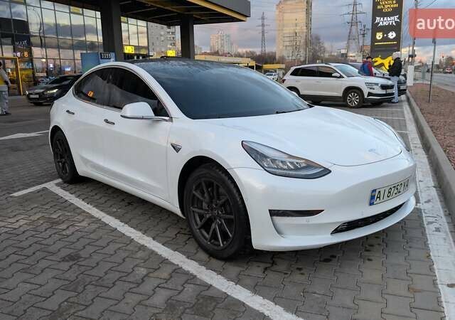 Білий Тесла Модель 3, об'ємом двигуна 0 л та пробігом 143 тис. км за 16700 $, фото 1 на Automoto.ua