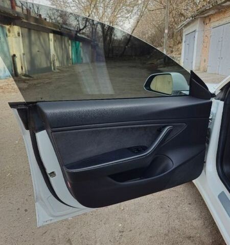 Білий Тесла Модель 3, об'ємом двигуна 0 л та пробігом 160 тис. км за 17000 $, фото 21 на Automoto.ua