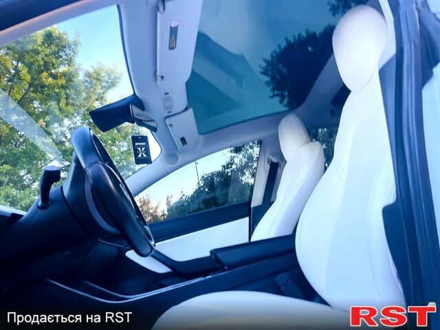 Білий Тесла Модель 3, об'ємом двигуна 0 л та пробігом 107 тис. км за 18000 $, фото 5 на Automoto.ua