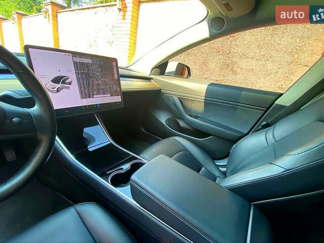 Білий Тесла Модель 3, об'ємом двигуна 0 л та пробігом 89 тис. км за 18700 $, фото 6 на Automoto.ua