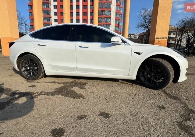 Білий Тесла Модель 3, об'ємом двигуна 0 л та пробігом 136 тис. км за 15950 $, фото 9 на Automoto.ua