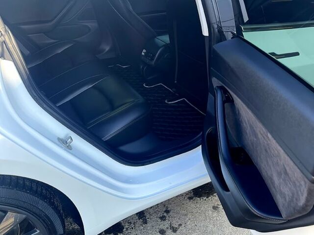 Белый Тесла Модель 3, объемом двигателя 0 л и пробегом 165 тыс. км за 17000 $, фото 5 на Automoto.ua