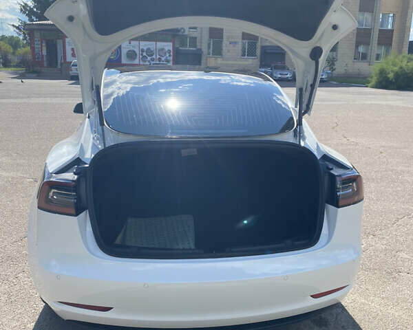 Белый Тесла Модель 3, объемом двигателя 0 л и пробегом 112 тыс. км за 18800 $, фото 13 на Automoto.ua