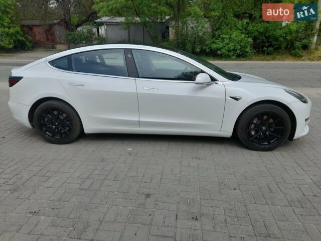 Белый Тесла Модель 3, объемом двигателя 0 л и пробегом 84 тыс. км за 17800 $, фото 2 на Automoto.ua