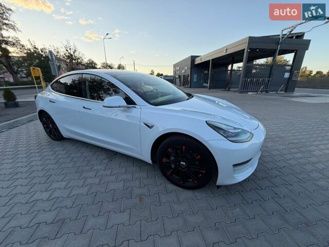 Белый Тесла Модель 3, объемом двигателя 0 л и пробегом 240 тыс. км за 18000 $, фото 19 на Automoto.ua