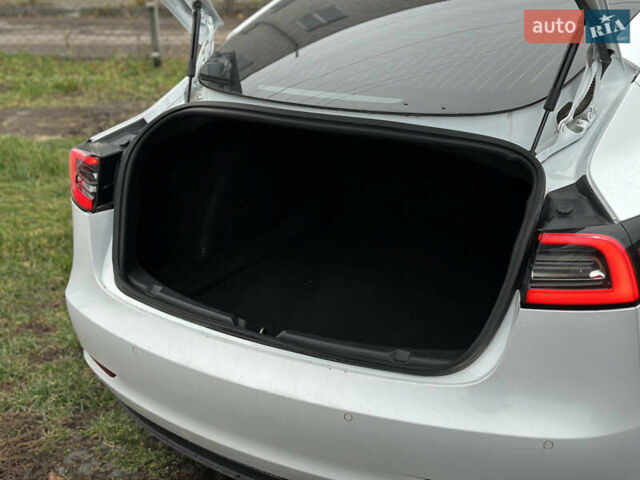 Белый Тесла Модель 3, объемом двигателя 0 л и пробегом 202 тыс. км за 13900 $, фото 23 на Automoto.ua