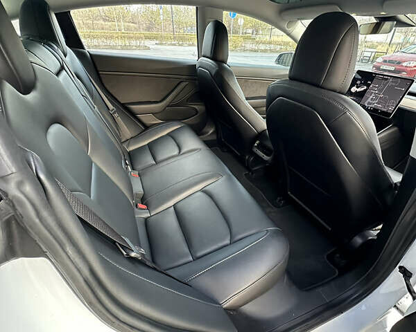 Белый Тесла Модель 3, объемом двигателя 0 л и пробегом 63 тыс. км за 18000 $, фото 9 на Automoto.ua