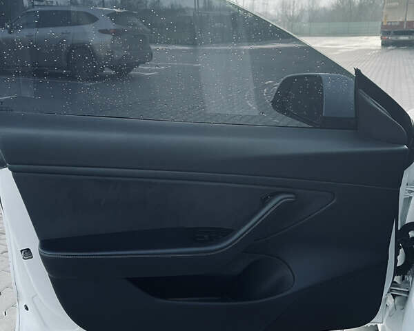 Білий Тесла Модель 3, об'ємом двигуна 0 л та пробігом 172 тис. км за 16500 $, фото 19 на Automoto.ua