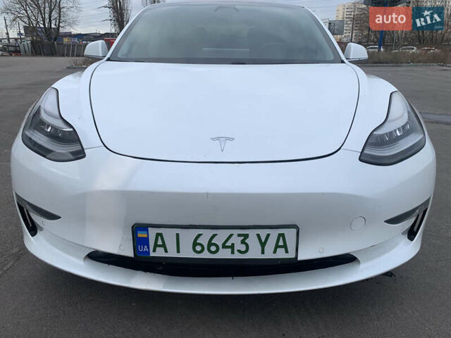 Тесла Модель 3 2018 у Києві на Automoto.ua Білий Тесла Модель 3, об'ємом двигуна 0 л та пробігом 65 тис. км за 15300 $, фото 3 на Automoto.ua