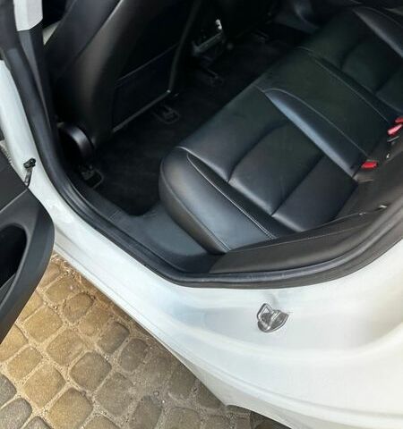 Белый Тесла Модель 3, объемом двигателя 0 л и пробегом 124 тыс. км за 17100 $, фото 5 на Automoto.ua