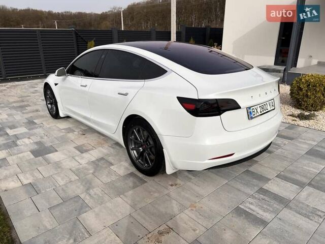 Белый Тесла Модель 3, объемом двигателя 0 л и пробегом 132 тыс. км за 20100 $, фото 6 на Automoto.ua