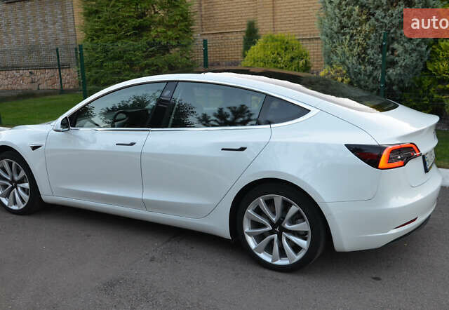 Белый Тесла Модель 3, объемом двигателя 0 л и пробегом 120 тыс. км за 17800 $, фото 2 на Automoto.ua