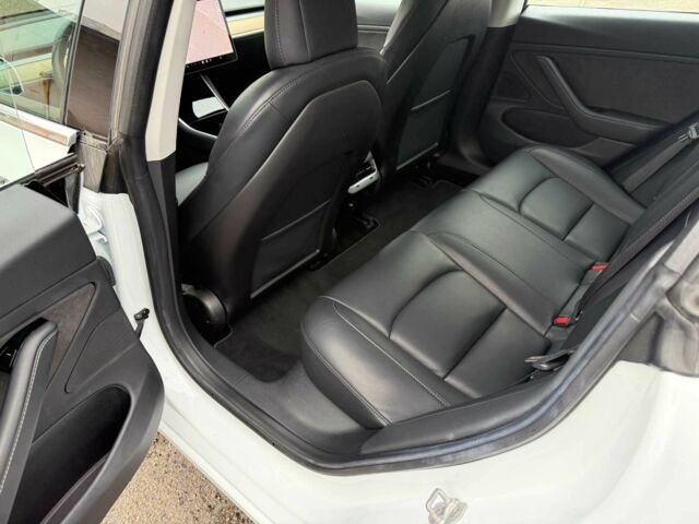 Білий Тесла Модель 3, об'ємом двигуна 0 л та пробігом 93 тис. км за 15800 $, фото 18 на Automoto.ua