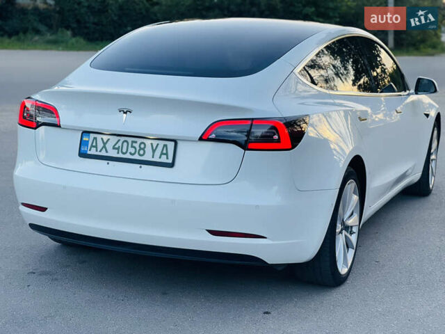 Белый Тесла Модель 3, объемом двигателя 0 л и пробегом 107 тыс. км за 17450 $, фото 2 на Automoto.ua