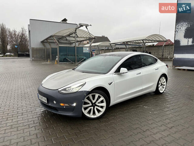 Білий Тесла Модель 3, об'ємом двигуна 0 л та пробігом 94 тис. км за 16300 $, фото 9 на Automoto.ua