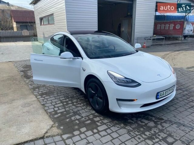 Белый Тесла Модель 3, объемом двигателя 0 л и пробегом 150 тыс. км за 16299 $, фото 1 на Automoto.ua