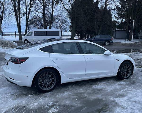 Білий Тесла Модель 3, об'ємом двигуна 0 л та пробігом 212 тис. км за 14250 $, фото 7 на Automoto.ua