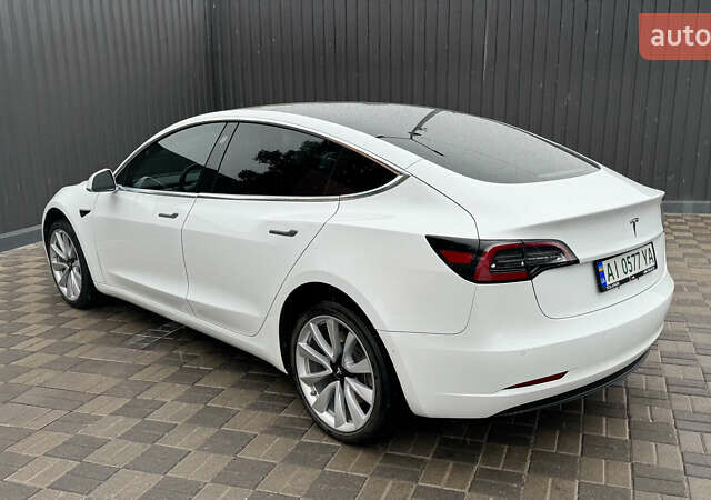 Білий Тесла Модель 3, об'ємом двигуна 0 л та пробігом 162 тис. км за 18500 $, фото 2 на Automoto.ua