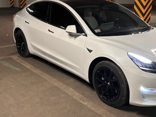 Білий Тесла Модель 3, об'ємом двигуна 0 л та пробігом 73 тис. км за 18000 $, фото 1 на Automoto.ua