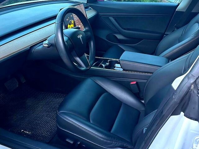 Белый Тесла Модель 3, объемом двигателя 0.26 л и пробегом 91 тыс. км за 19000 $, фото 6 на Automoto.ua