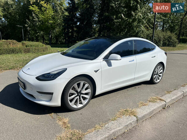 Белый Тесла Модель 3, объемом двигателя 0 л и пробегом 84 тыс. км за 14300 $, фото 1 на Automoto.ua
