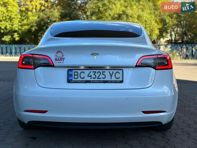 Белый Тесла Модель 3, объемом двигателя 0 л и пробегом 185 тыс. км за 15700 $, фото 1 на Automoto.ua