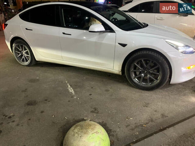 Білий Тесла Модель 3, об'ємом двигуна 0 л та пробігом 121 тис. км за 17500 $, фото 5 на Automoto.ua