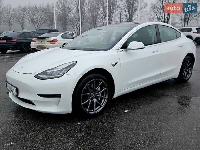 Белый Тесла Модель 3, объемом двигателя 0 л и пробегом 100 тыс. км за 14900 $, фото 1 на Automoto.ua