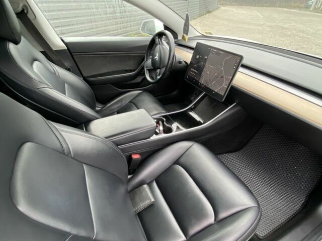 Белый Тесла Модель 3, объемом двигателя 0 л и пробегом 160 тыс. км за 15000 $, фото 5 на Automoto.ua