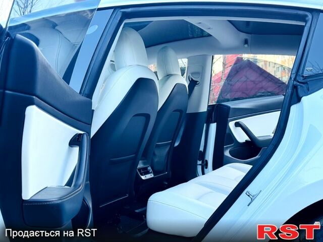 Білий Тесла Модель 3, об'ємом двигуна 65 л та пробігом 116 тис. км за 15999 $, фото 9 на Automoto.ua