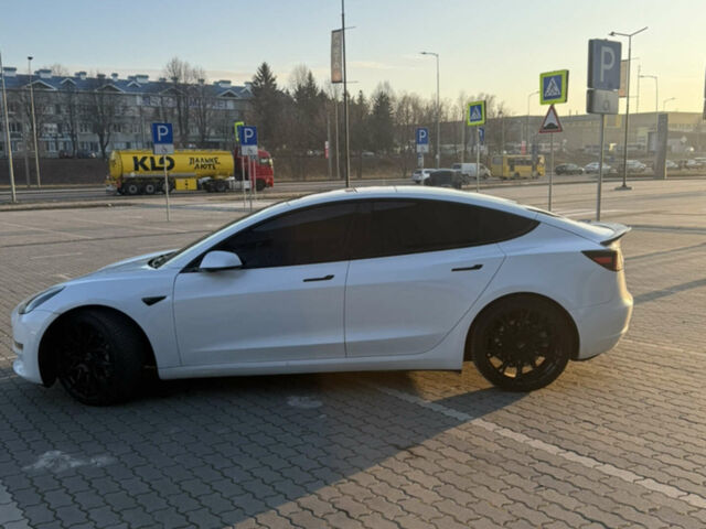 Білий Тесла Модель 3, об'ємом двигуна 0 л та пробігом 130 тис. км за 19700 $, фото 7 на Automoto.ua