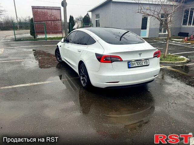 Белый Тесла Модель 3, объемом двигателя 0.26 л и пробегом 185 тыс. км за 15300 $, фото 3 на Automoto.ua