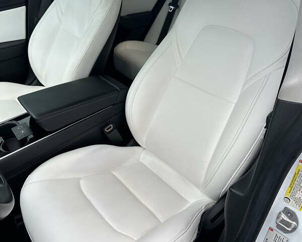 Білий Тесла Модель 3, об'ємом двигуна 0 л та пробігом 118 тис. км за 14999 $, фото 60 на Automoto.ua