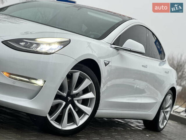 Білий Тесла Модель 3, об'ємом двигуна 0 л та пробігом 118 тис. км за 14999 $, фото 39 на Automoto.ua