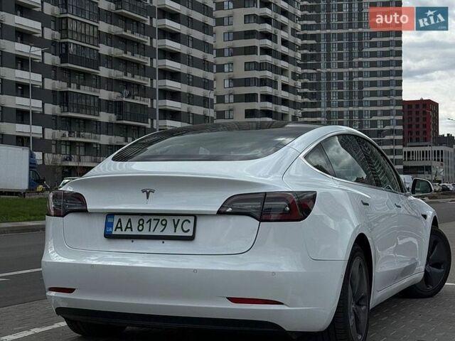 Белый Тесла Модель 3, объемом двигателя 0 л и пробегом 150 тыс. км за 15900 $, фото 3 на Automoto.ua