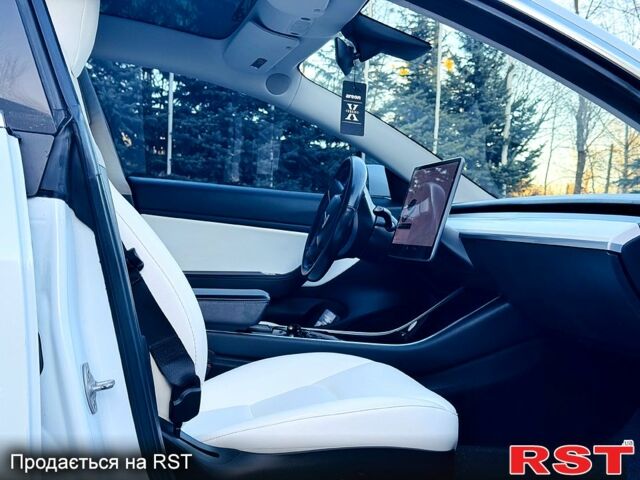Білий Тесла Модель 3, об'ємом двигуна 65 л та пробігом 116 тис. км за 15999 $, фото 12 на Automoto.ua