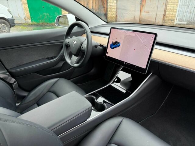 Білий Тесла Модель 3, об'ємом двигуна 0 л та пробігом 93 тис. км за 15800 $, фото 20 на Automoto.ua