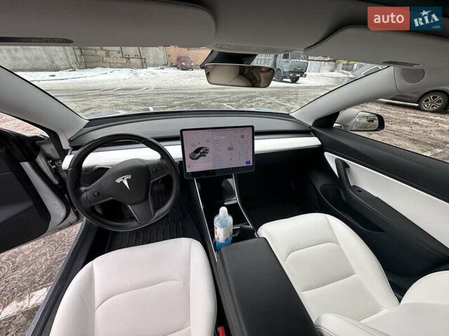 Белый Тесла Модель 3, объемом двигателя 0 л и пробегом 108 тыс. км за 17500 $, фото 24 на Automoto.ua