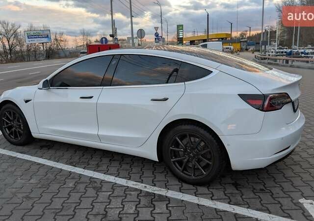 Білий Тесла Модель 3, об'ємом двигуна 0 л та пробігом 143 тис. км за 16700 $, фото 2 на Automoto.ua