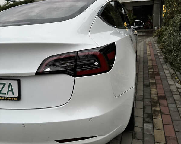 Белый Тесла Модель 3, объемом двигателя 0 л и пробегом 123 тыс. км за 16900 $, фото 7 на Automoto.ua